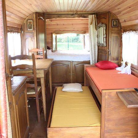 Roulotte Montfee Bed & Breakfast Semezanges Ngoại thất bức ảnh