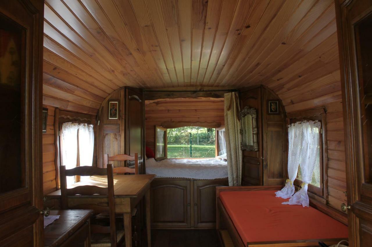 Roulotte Montfee Bed & Breakfast Semezanges Ngoại thất bức ảnh