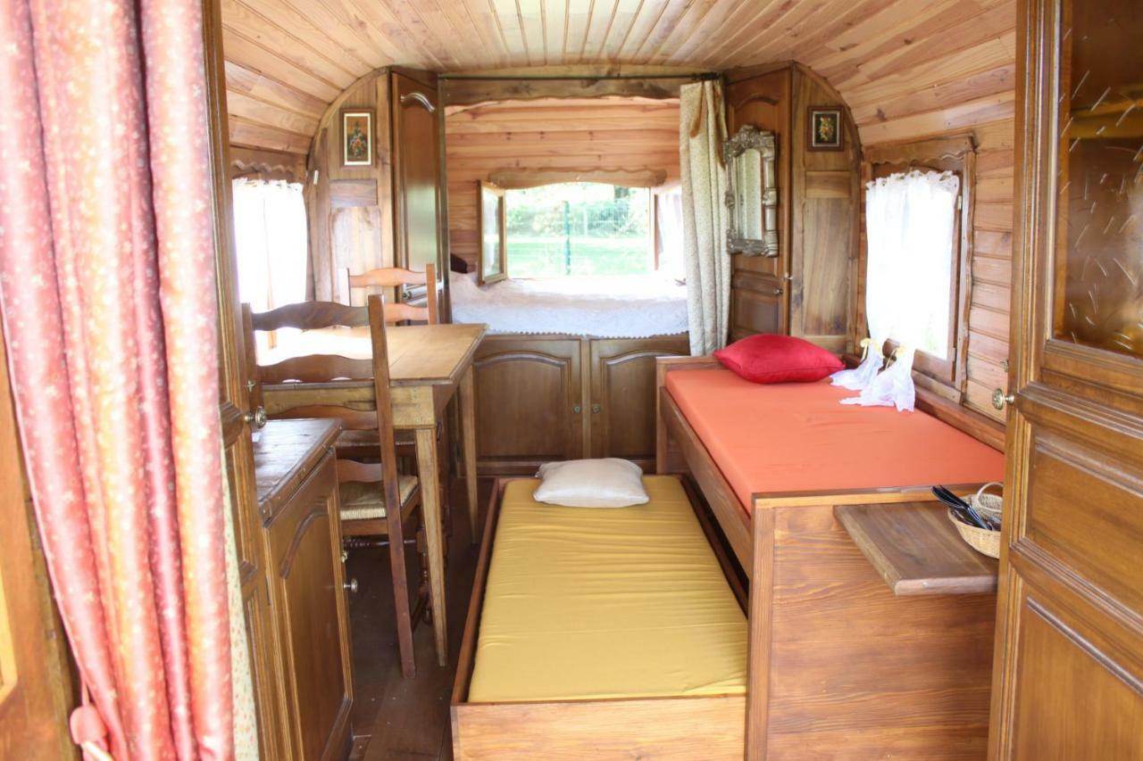 Roulotte Montfee Bed & Breakfast Semezanges Ngoại thất bức ảnh